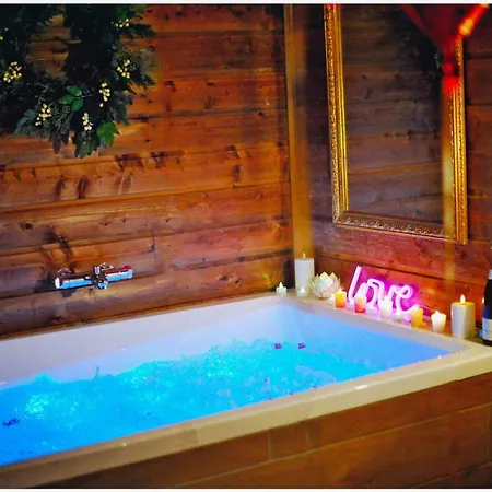 Le Romantique, Xxl, Ecran Cinema, Lit King Size, Cascade D'eau Bourgoin-Jallieu